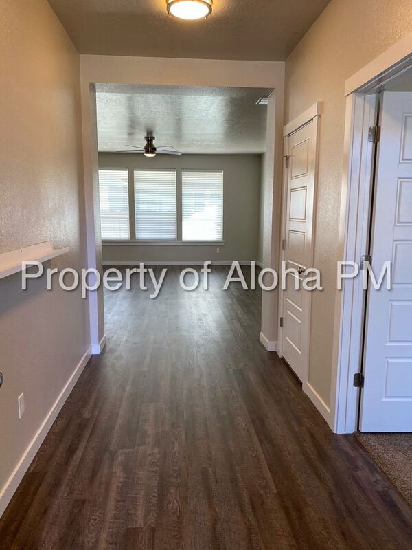 6142 N Silver Spruce Ave in Meridian, ID - Building Photo - Building Photo