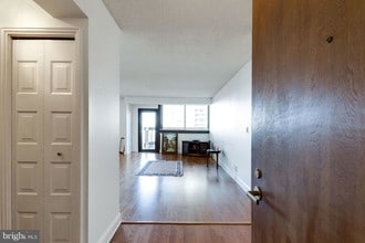 5501 Seminary Rd-Unit -912S in Falls Church, VA - Foto de edificio - Building Photo