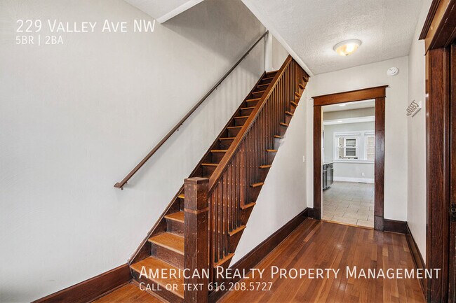 229 Valley Ave NW in Grand Rapids, MI - Building Photo - Building Photo