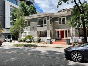 Juniper Place Condominiums in Atlanta, GA - Foto de edificio - Building Photo