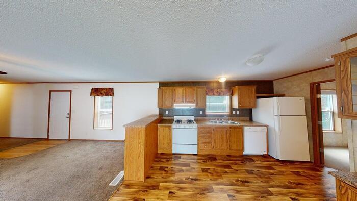136 Northwest Dr in Bismarck, ND - Building Photo