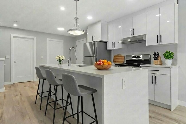 10996 123 St NW
