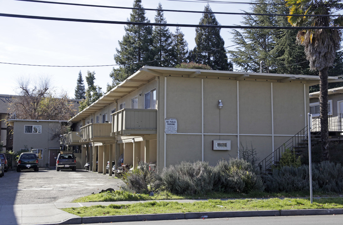 25039 Cypress Ave in Hayward, CA - Foto de edificio