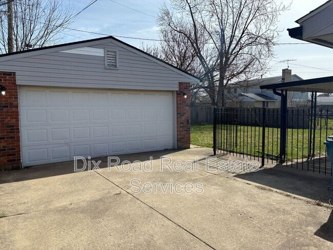 7106 Lunceford Dr in Huber Heights, OH - Building Photo - Building Photo