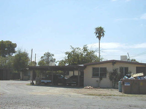 3240 E Towner St in Tucson, AZ - Foto de edificio - Building Photo