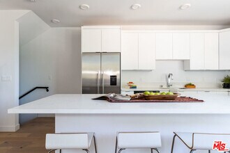 2146 Clifford St in Los Angeles, CA - Building Photo - Building Photo