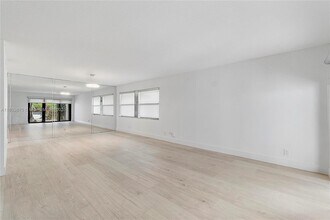 398 Fern Dr in Weston, FL - Building Photo - Building Photo