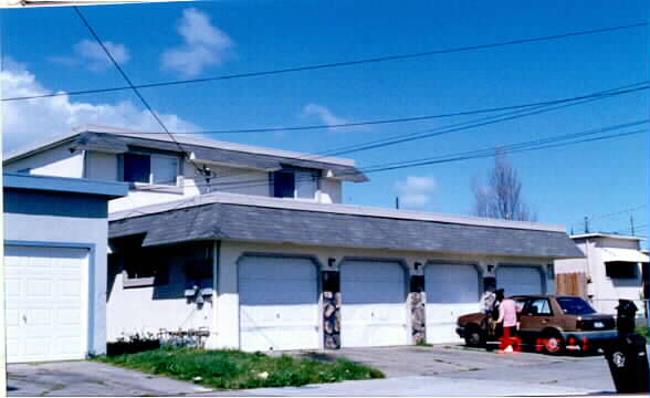 2341 Maine Ave in Richmond, CA - Foto de edificio - Building Photo