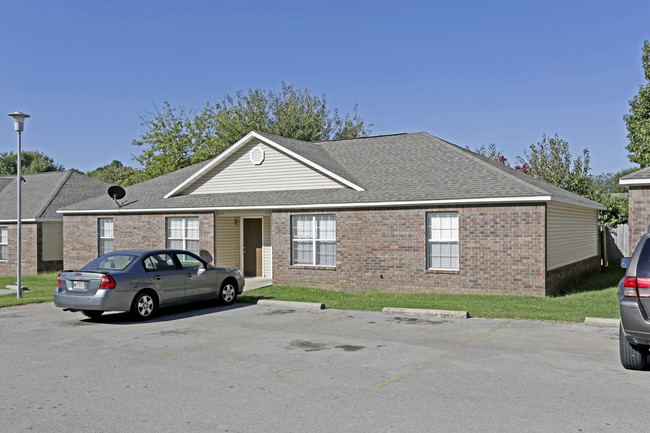 2301-2327 W Deane St in Fayetteville, AR - Building Photo - Building Photo