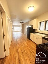 842 N Wood St, Unit 2 in Chicago, IL - Building Photo