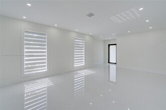 10722 SW 77th Ave in Pinecrest, FL - Building Photo - Building Photo