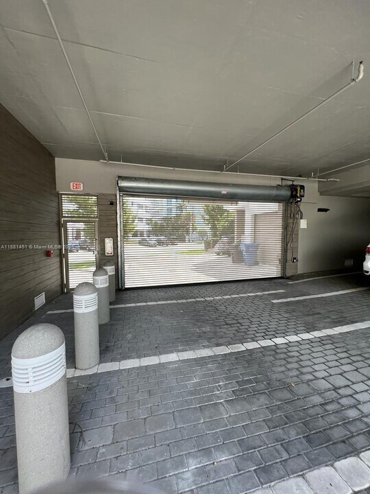 1000 99th St in Bay Harbor Islands, FL - Building Photo