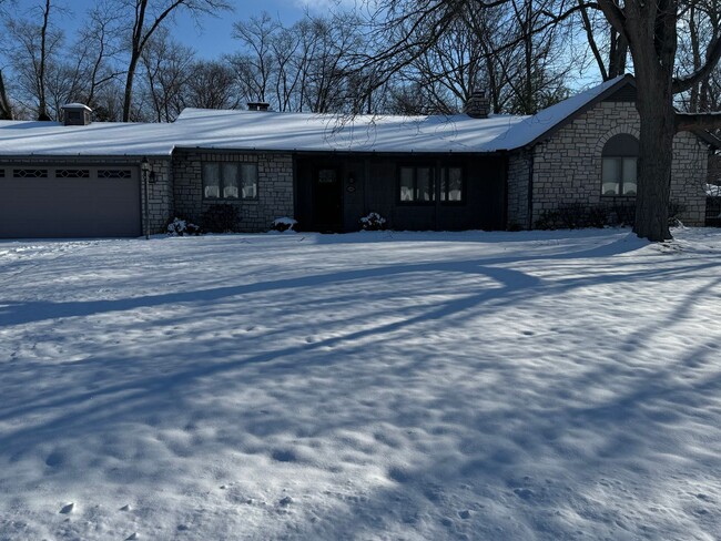 3076 S Dorchester Rd in Upper Arlington, OH - Building Photo - Building Photo