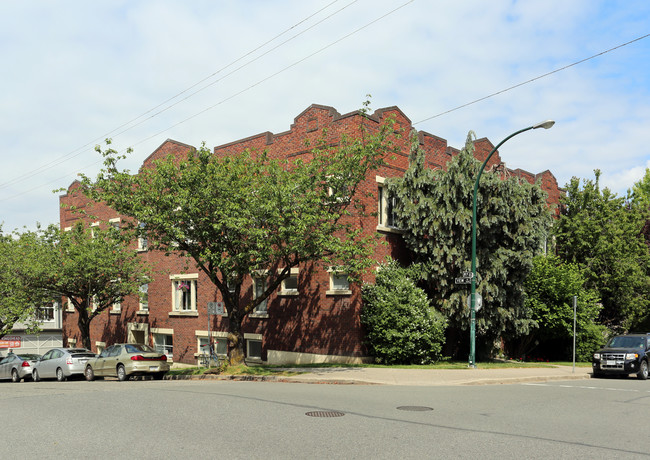 1658 Yew St in Vancouver, BC - Building Photo - Primary Photo