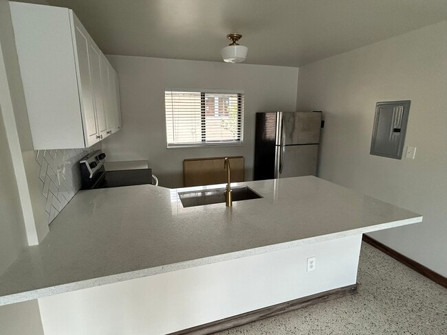 910 SW 4th Ave, Unit 3 in Miami, FL - Foto de edificio - Building Photo