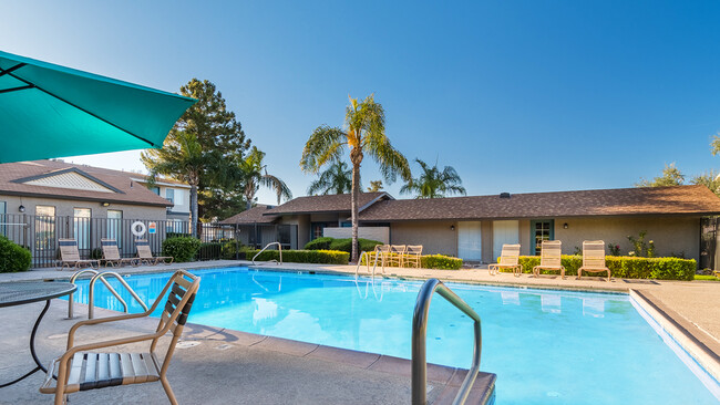 The Springs Apartments in Tucson, AZ - Building Photo - Building Photo