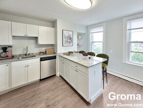 114 Falcon St, Unit 1 in Boston, MA - Building Photo - Building Photo