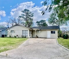 547 W Obion Rd in Houston, TX - Building Photo