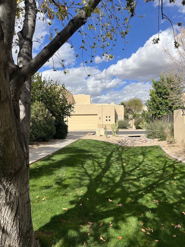 9070 E Gary Rd in Scottsdale, AZ - Foto de edificio - Building Photo