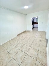 32 Allen Rd, Unit 2 in West Park, FL - Foto de edificio - Building Photo