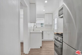 2207 Ocean Park Blvd in Santa Monica, CA - Building Photo - Building Photo