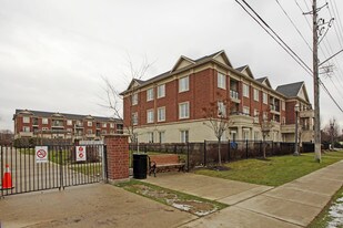 The Amalti in Vaughan, ON - Building Photo