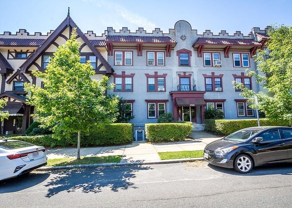 1736 Commonwealth Ave, Unit 1 in Boston, MA - Building Photo