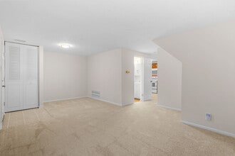 2401 Greenwood Dr in Lindenwold, NJ - Building Photo - Building Photo