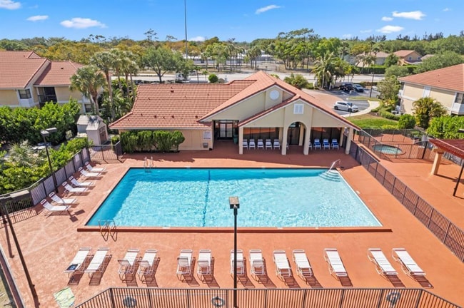 5781 Riverside Dr in Coral Springs, FL - Building Photo - Building Photo