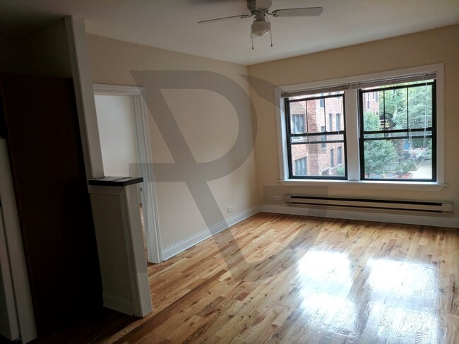 630 W Cornelia Ave, Unit 622-628-E2