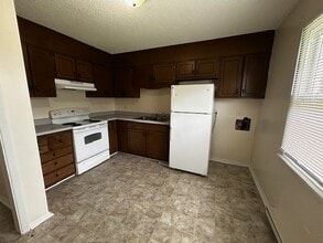 3600 Cannan Forest Dr, Unit 3600-C in Greensboro, NC - Building Photo - Building Photo