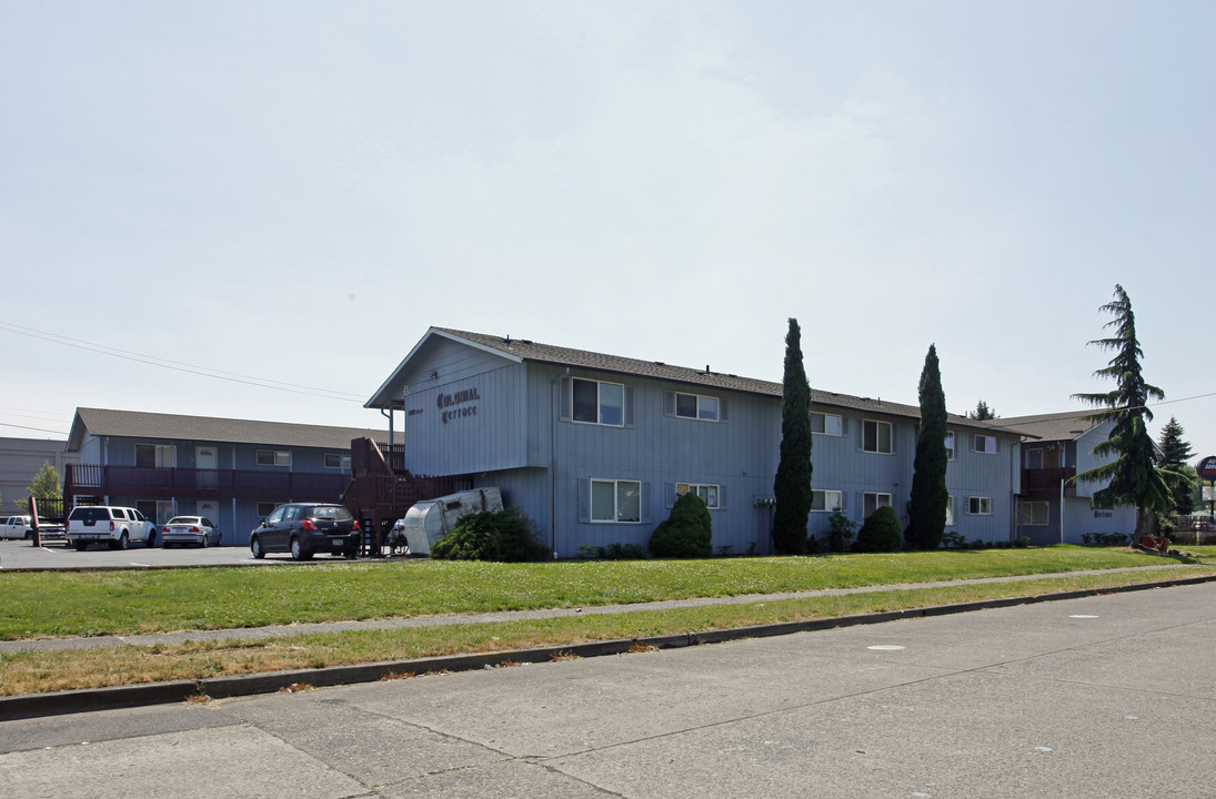 Colonial Terrace in Springfield, OR - Building Photo