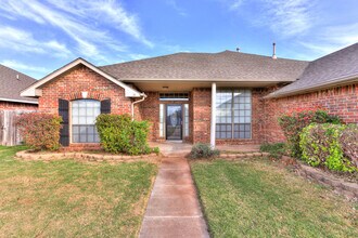 500 Loyd Ln in Moore, OK - Building Photo - Building Photo