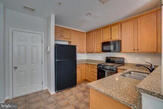 6153 Aster Haven Cir in Haymarket, VA - Building Photo - Building Photo