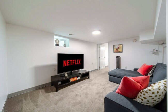 11333-11389 89 St NW, Unit SI ID1308648P in Edmonton, AB - Building Photo - Building Photo