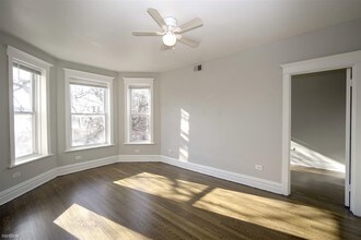 3572 W Cortland St-Unit -Apt 1E in Chicago, IL - Foto de edificio - Building Photo