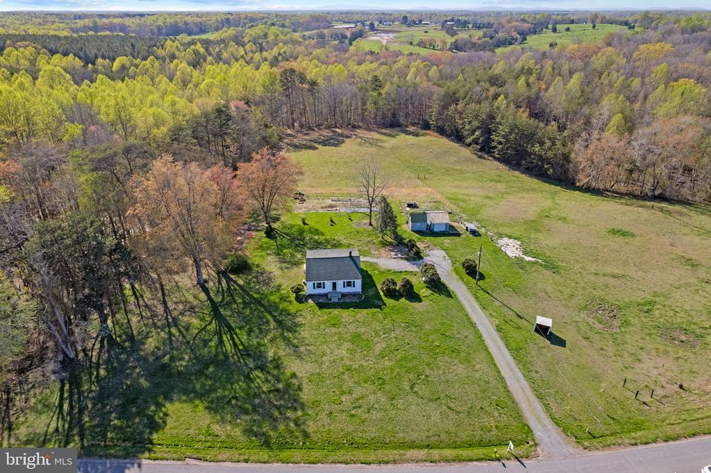 2143 Mt Pleasant Church Rd in Mineral, VA - Building Photo