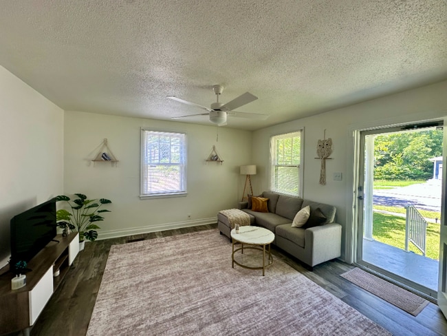 property at 1917 Bragg St