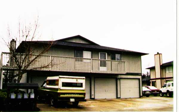 907 31st St NE in Auburn, WA - Building Photo