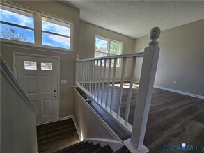 10200 Stroud Ln in North Chesterfield, VA - Foto de edificio - Building Photo