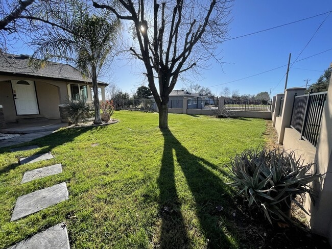 8302 Bailey Rd in Yuba City, CA - Building Photo - Building Photo