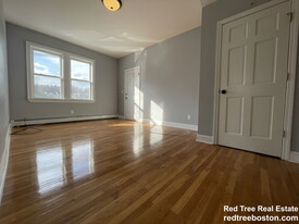 7 High St Pl in Brookline, MA - Building Photo