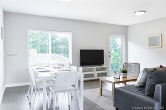 437 NE 69th St-Unit -1 in Miami, FL - Building Photo - Building Photo