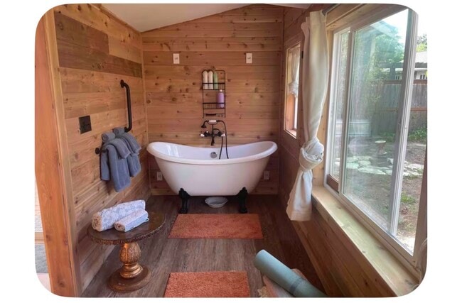 3276 SE Grant St, Unit Zen Den in Portland, OR - Building Photo - Building Photo