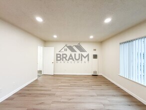 5131 Buffalo Ave in Los Angeles, CA - Foto de edificio - Building Photo