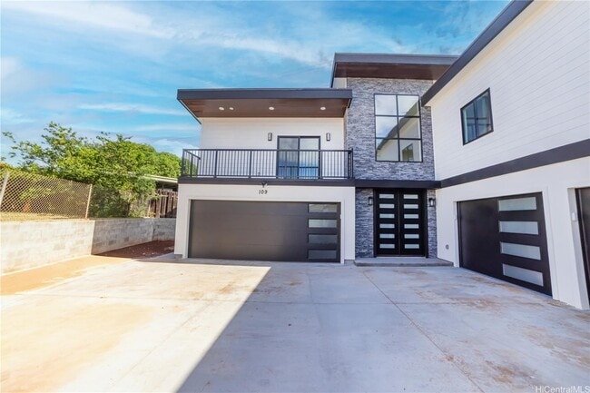 1091 Pu?u ?Alani Way in Pearl City, HI - Building Photo - Building Photo