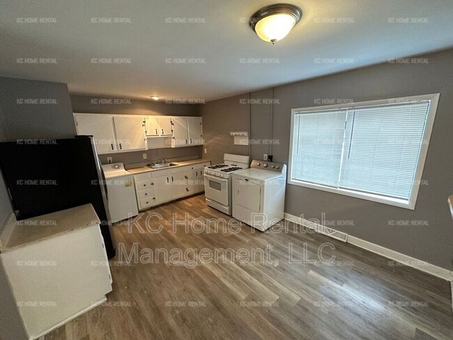 8601 E 110th St in Kansas City, MO - Building Photo - Building Photo