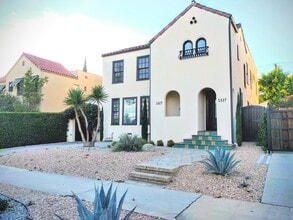 1327 S Sycamore Ave in Los Angeles, CA - Foto de edificio - Building Photo