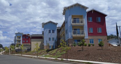 Sierra Heights Apartments in Oroville, CA - Foto de edificio - Building Photo