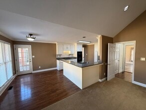 212 Brooks Dr in Sheffield, AL - Building Photo - Building Photo